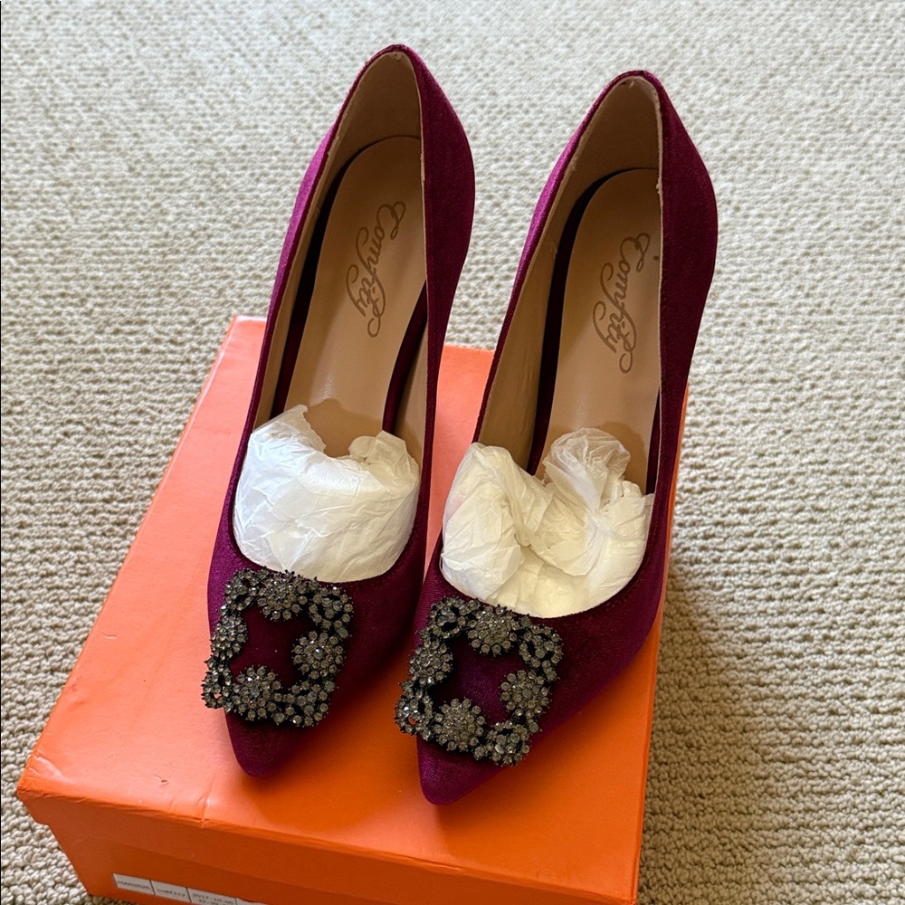 Classy inspired velvet heels